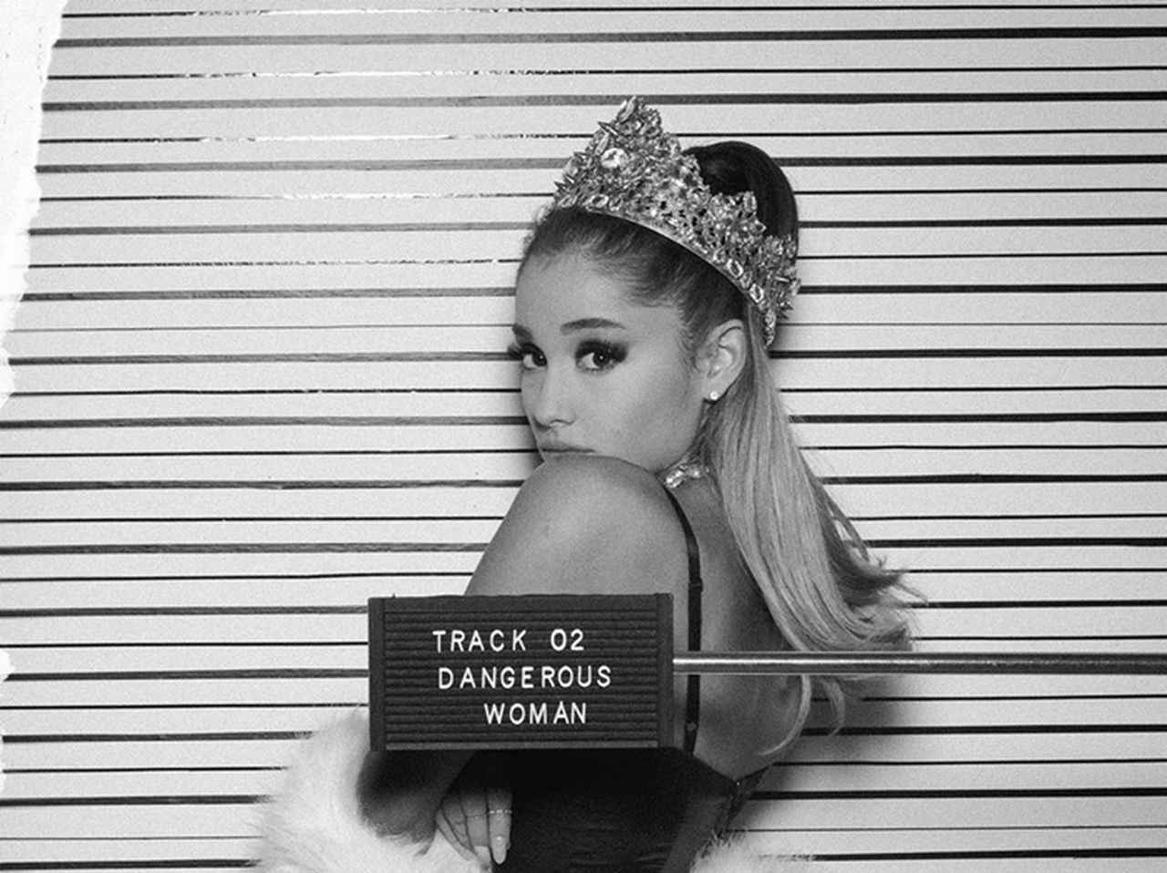 アリアナ・グランデ『デンジャラス・ウーマン』撮影で使った王冠に驚きの額