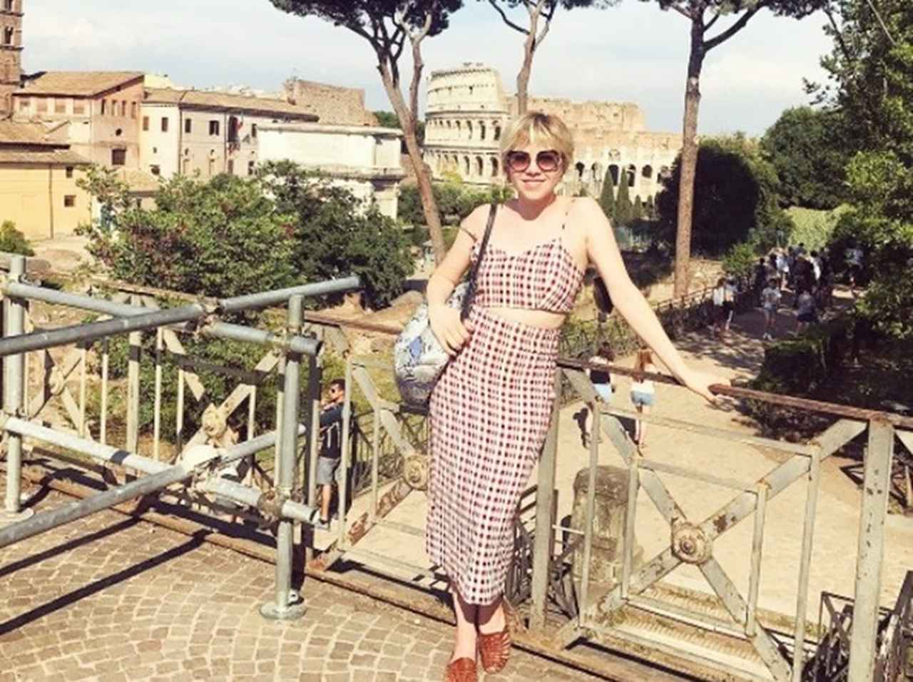 カーリー・レイ・ジェプセン、イタリア旅行でのサマーファッション