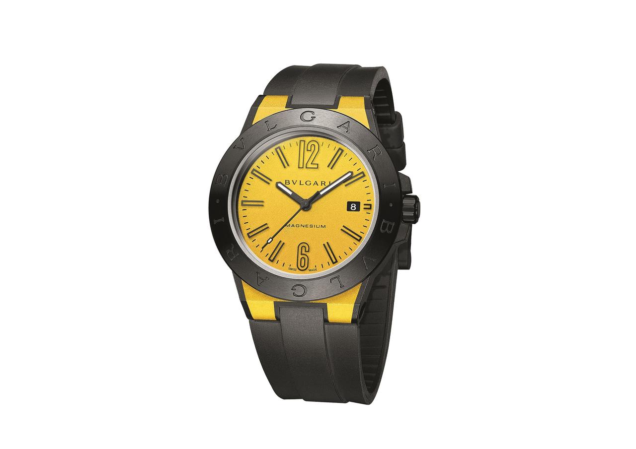 ブルガリの時計「ディアゴノ マグネシウム」より色鮮やかなイエローが誕生