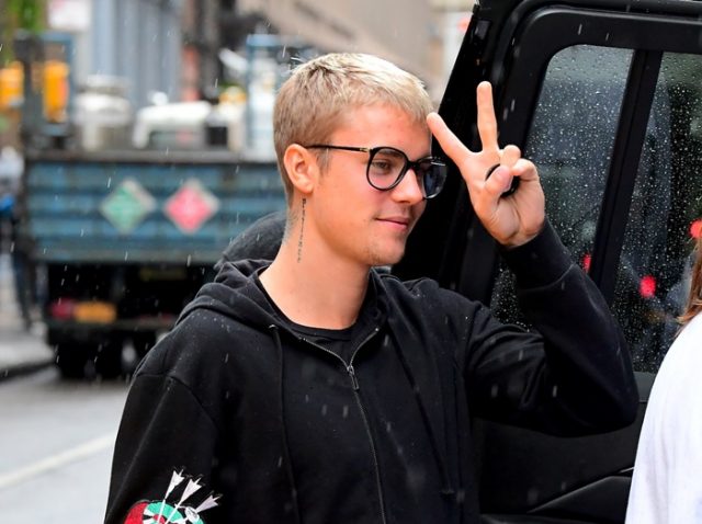 ジャスティン・ビーバー新曲発表！MVにはヴィクシーモデルたちが登場