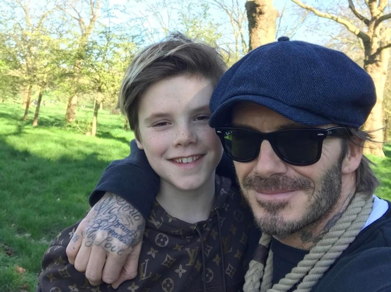 クルス・ベッカム、父親デヴィッド・ベッカムと日本食店で「ウニショット」