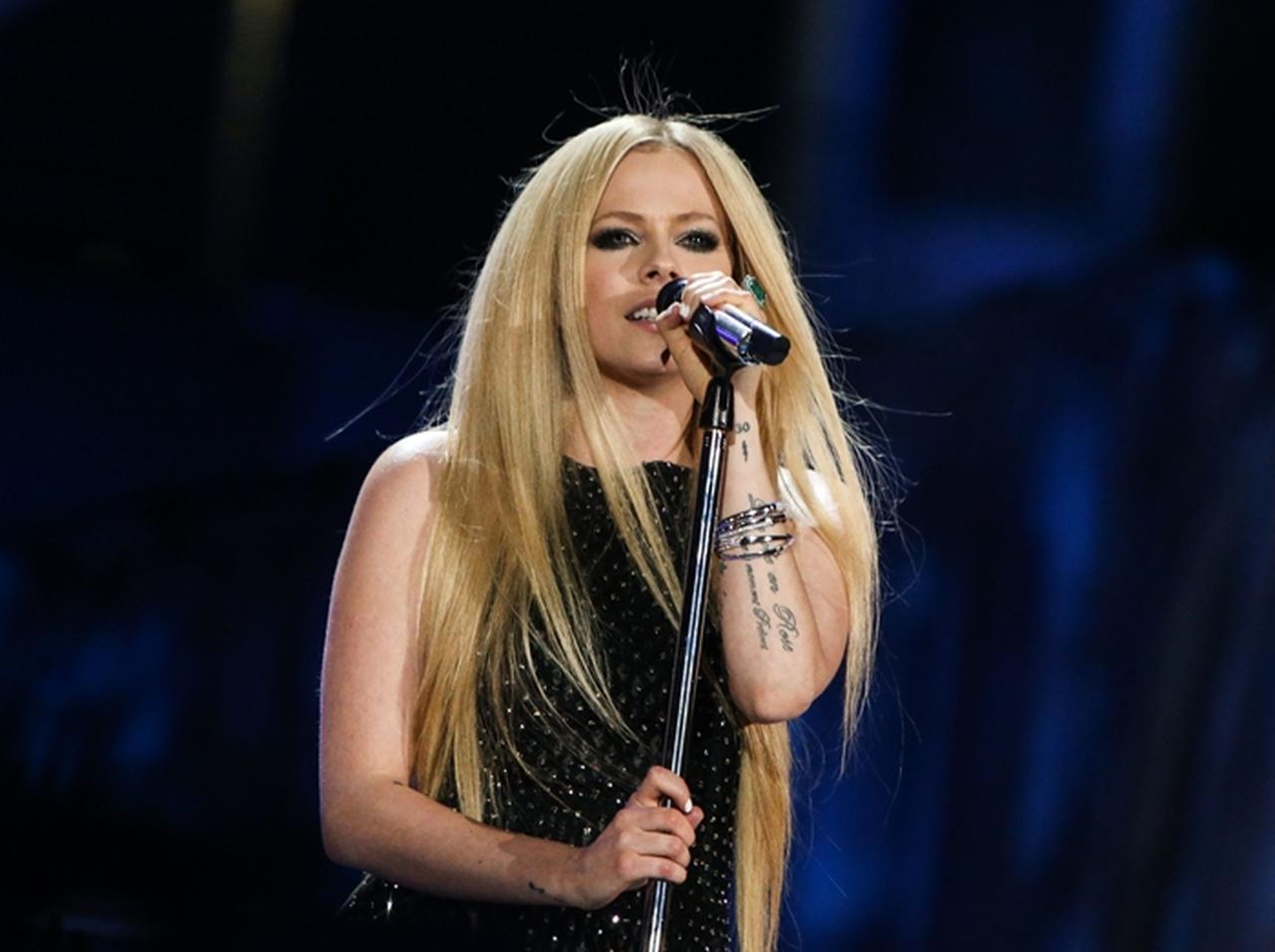 当時は17歳!アヴリル・ラヴィーン、CDデビュー15周年を迎えファンに感謝