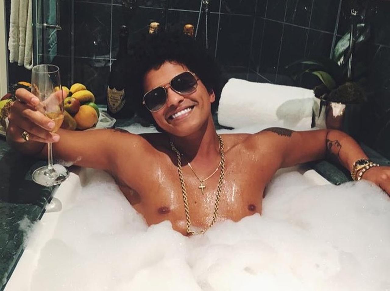 ブルーノ・マーズ、今とまったく変わらない少年時代の姿に注目