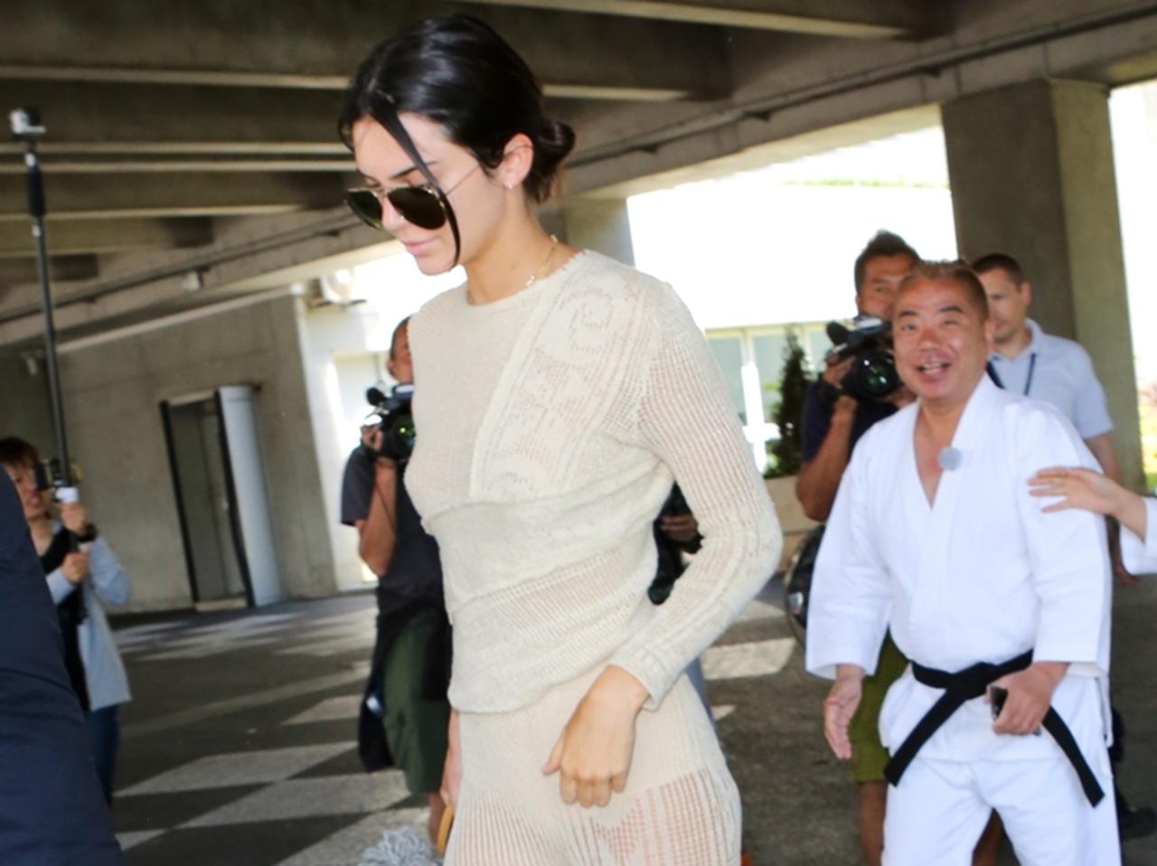 イッテQでケンダル・ジェンナーと2ショットを撮った出川哲郎を逆パパラッチ