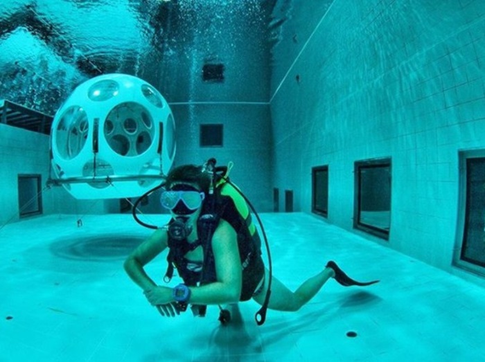 レストランやバーも！ベルギーにある世界一深いプールがすごい