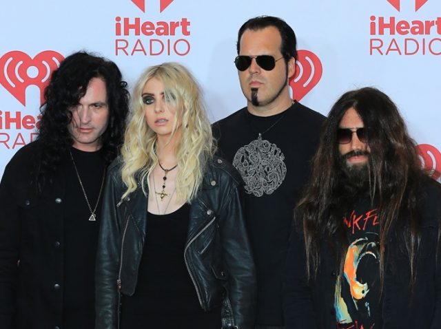 『ゴシップ・ガール』テイラー・モムセン率いるバンド、アワードで賞を受賞