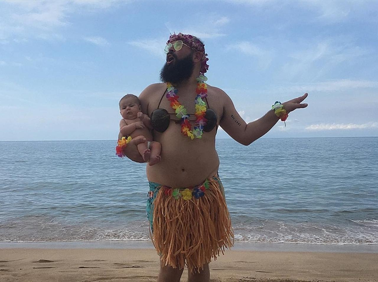 父親と娘の本気遊びがインスタグラムで話題に!様々な姿に変身