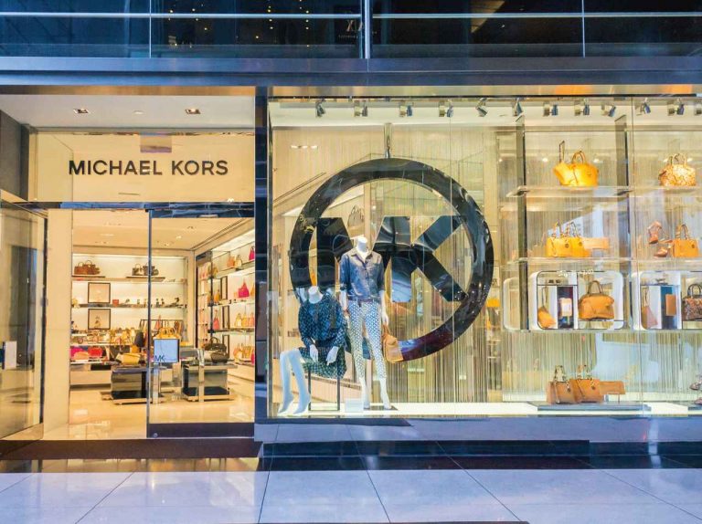 マイケル・コースがジミーチュウを買収、業界トップとしてポジションを拡大