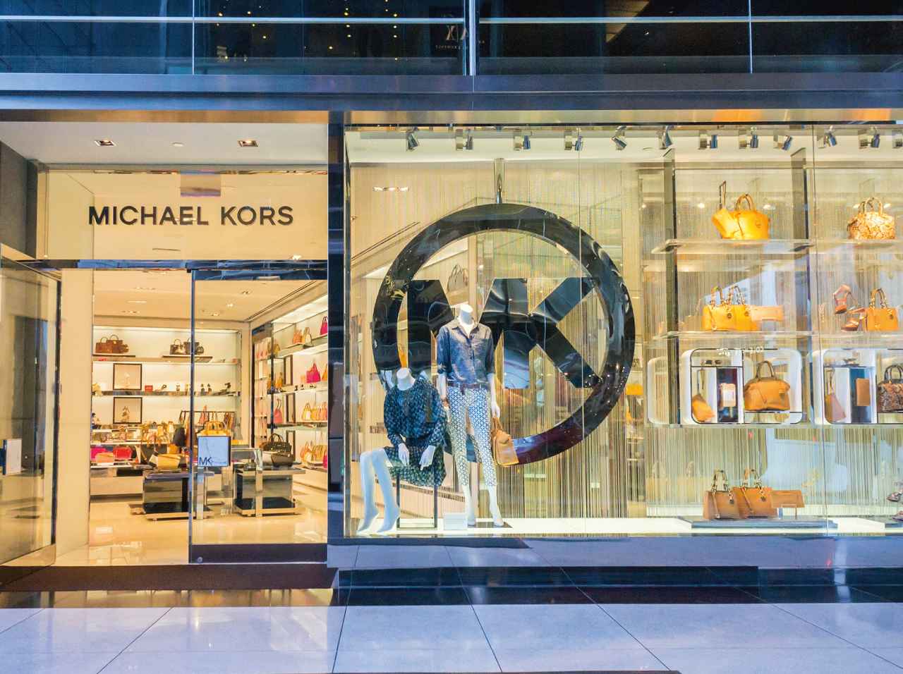 マイケル・コースがジミーチュウを買収、業界トップとしてポジションを拡大