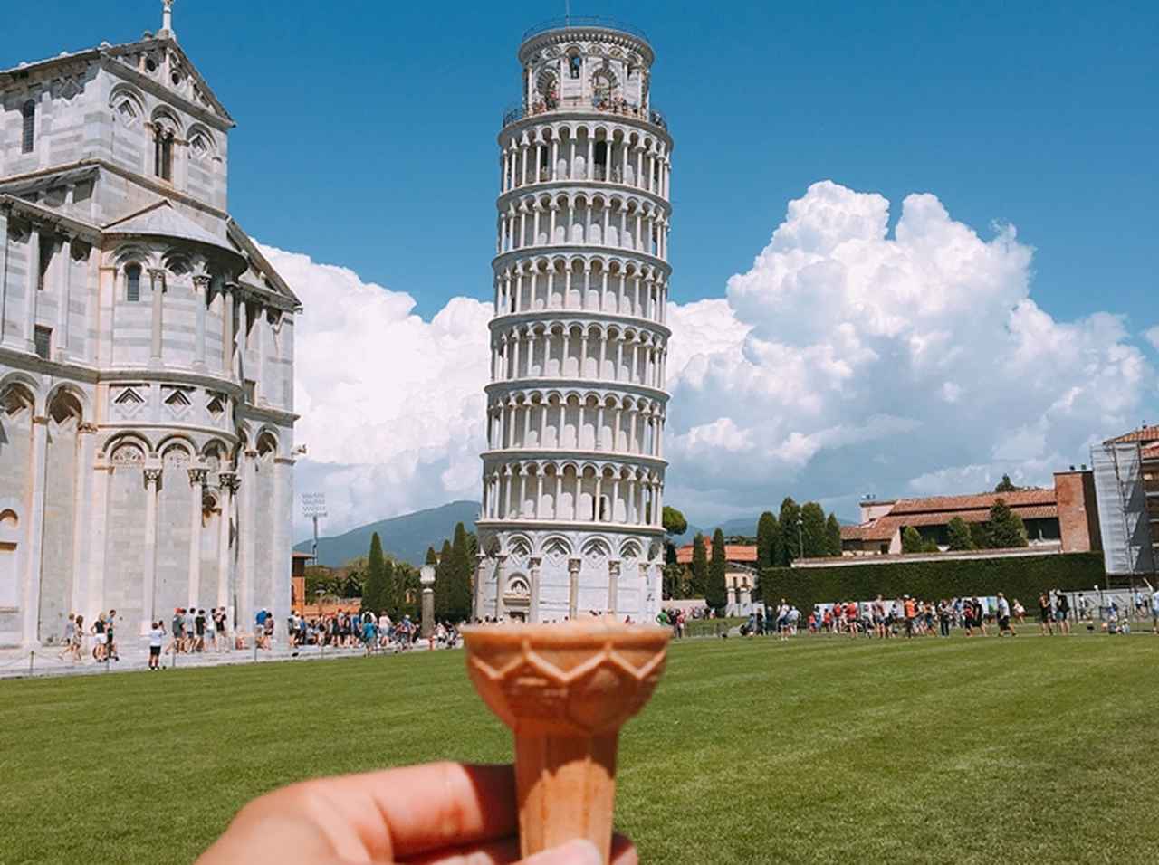 ピサの斜塔を支えるポーズはもう終わり!今トレンドのポーズは「アイス」がヒント