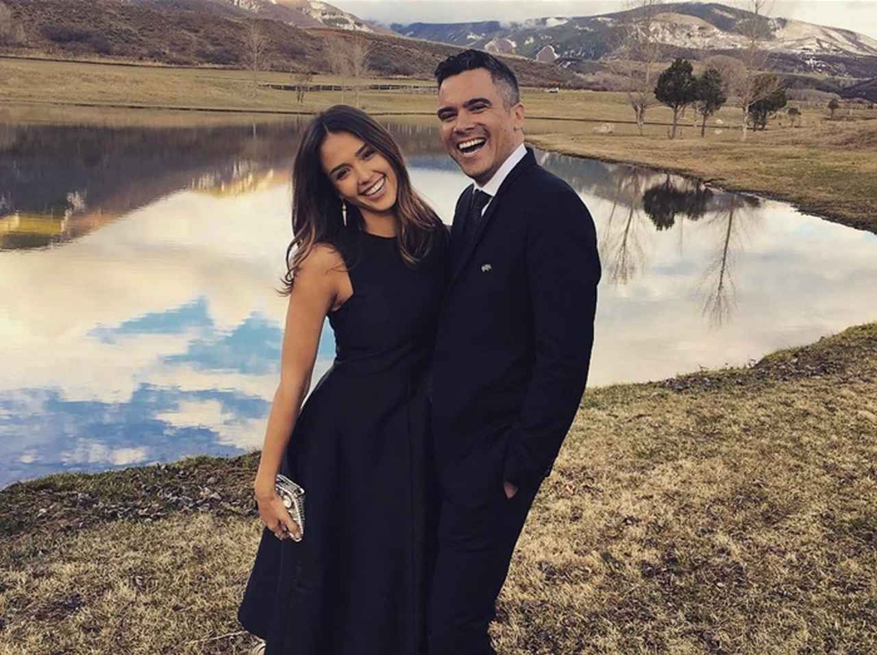 ジェシカ・アルバ、子供たちと一緒に第3子妊娠を発表