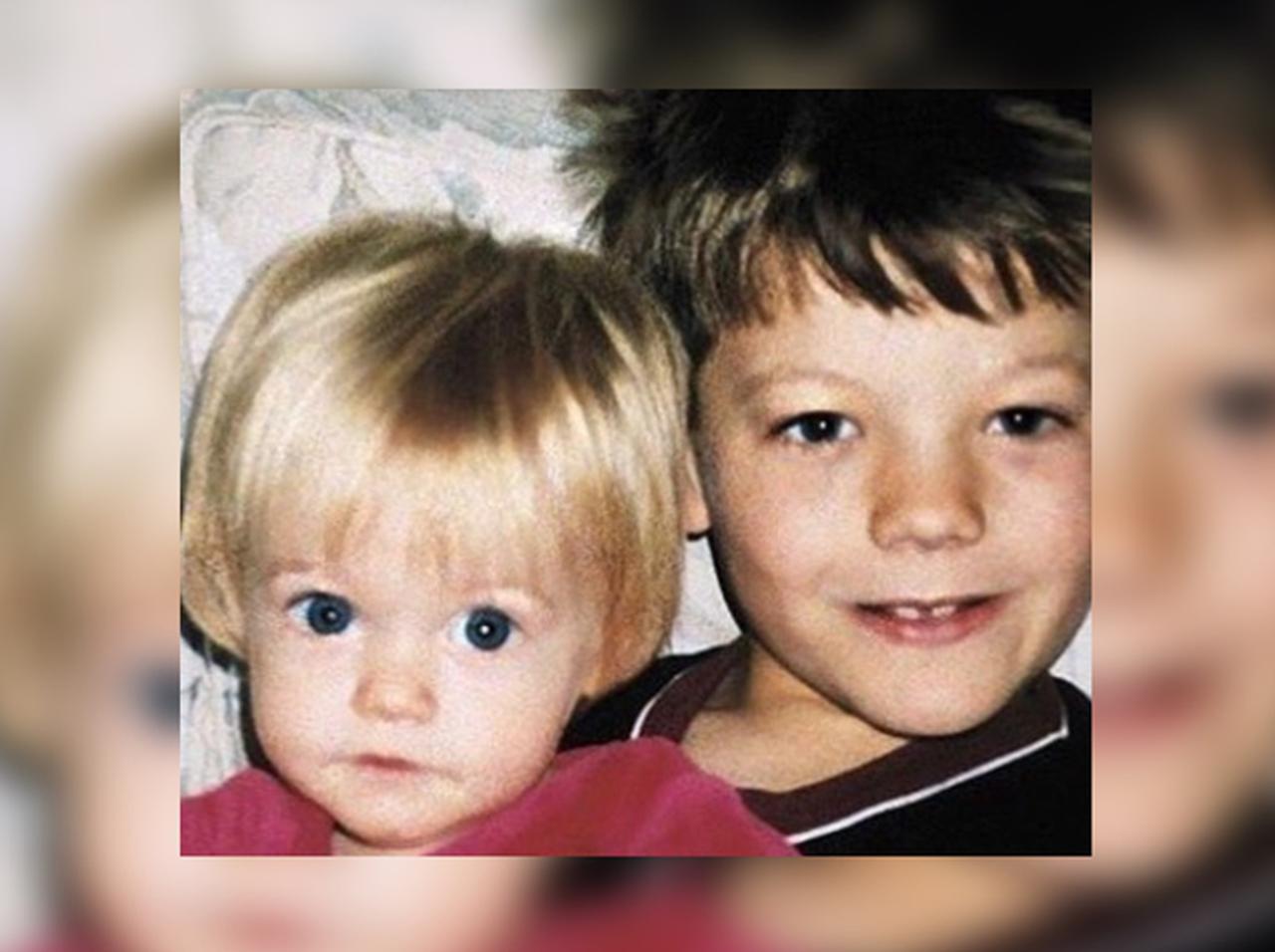 幼少期から変わらない！妹のために絵本を読み聞かせるキュートな男の子は誰でしょう？