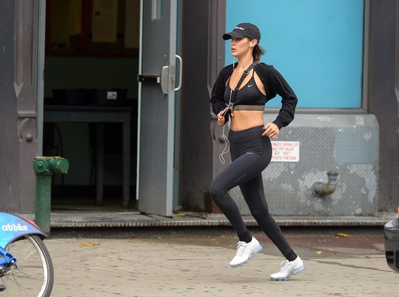 努力なくして美ボディあらず!ベラ・ハディッド、マンハッタンでランニング