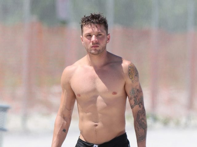 42歳俳優ライアン・フィリップがそこらの20代よりいい体