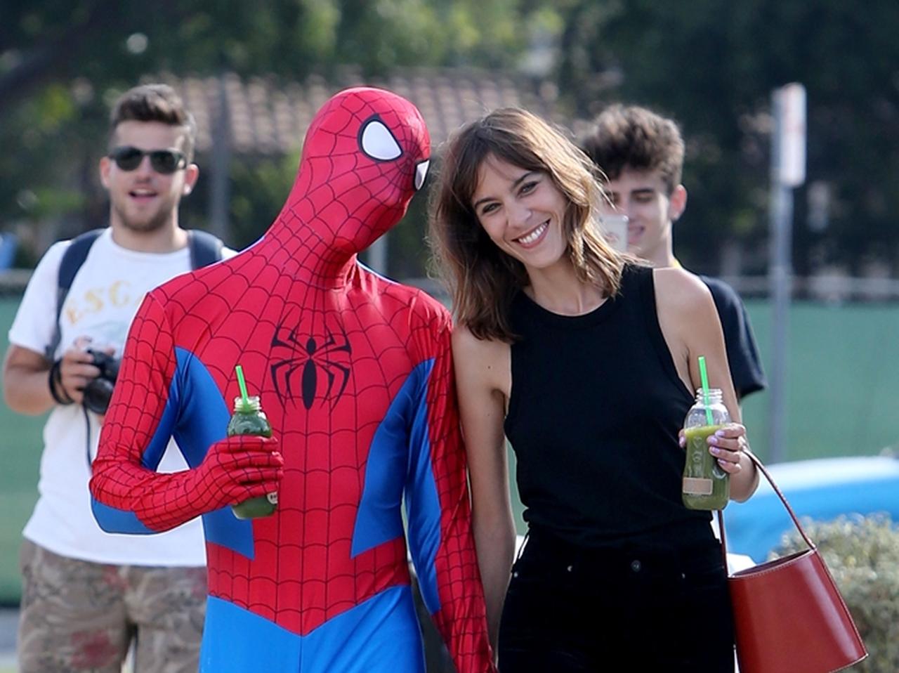 英ファッショニスタのデート場面を発見！お相手は、まさかのスパイダーマン