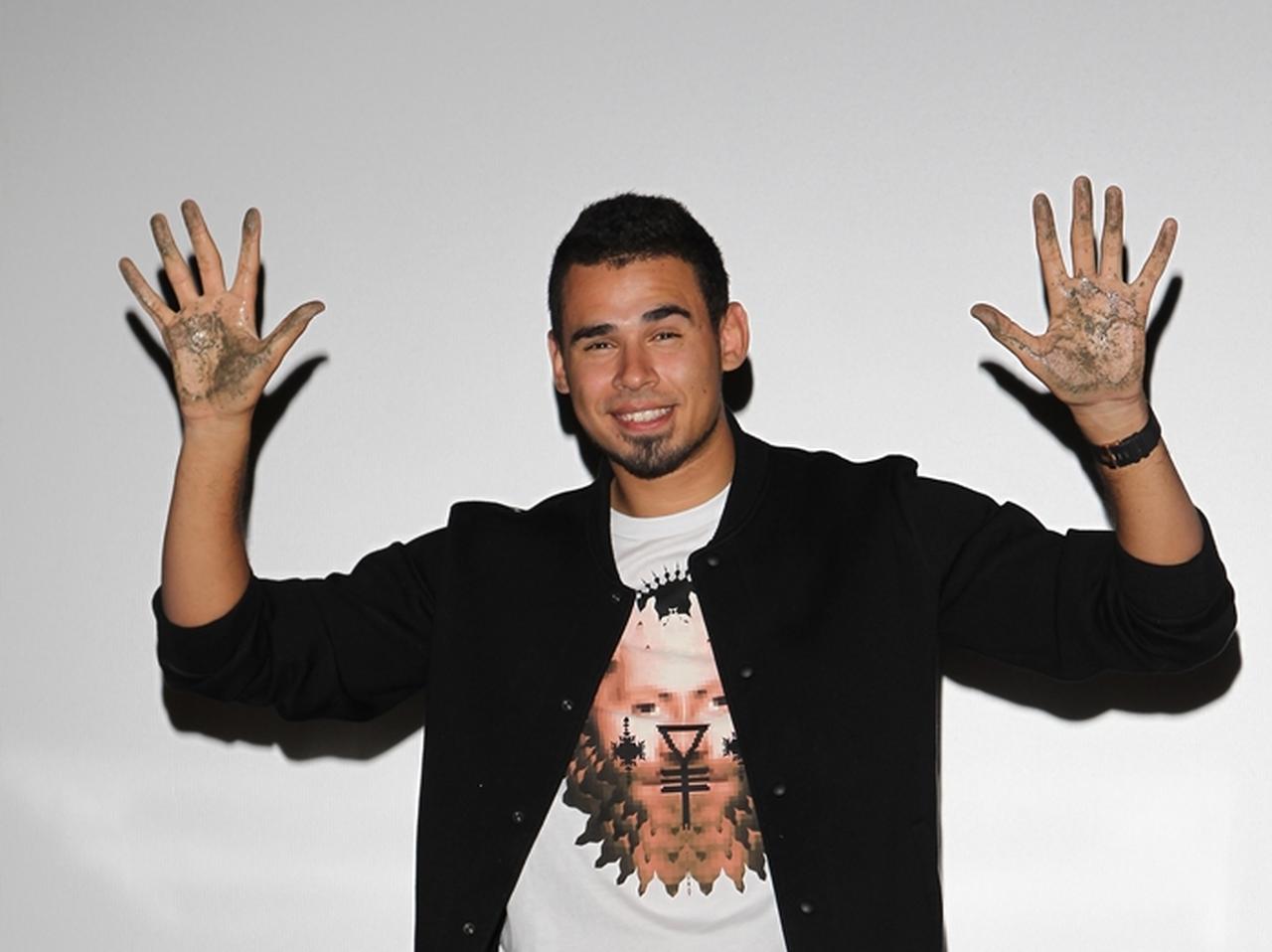 アフロジャック、ハンガリーで撮影された売れっ子DJならではの1枚