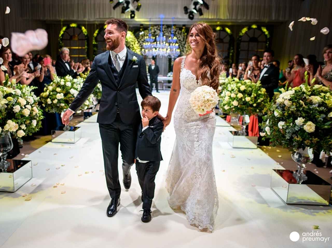 リオネル・メッシがついに結婚！新婦の靴底の秘密＆おそろいタトゥーを公開