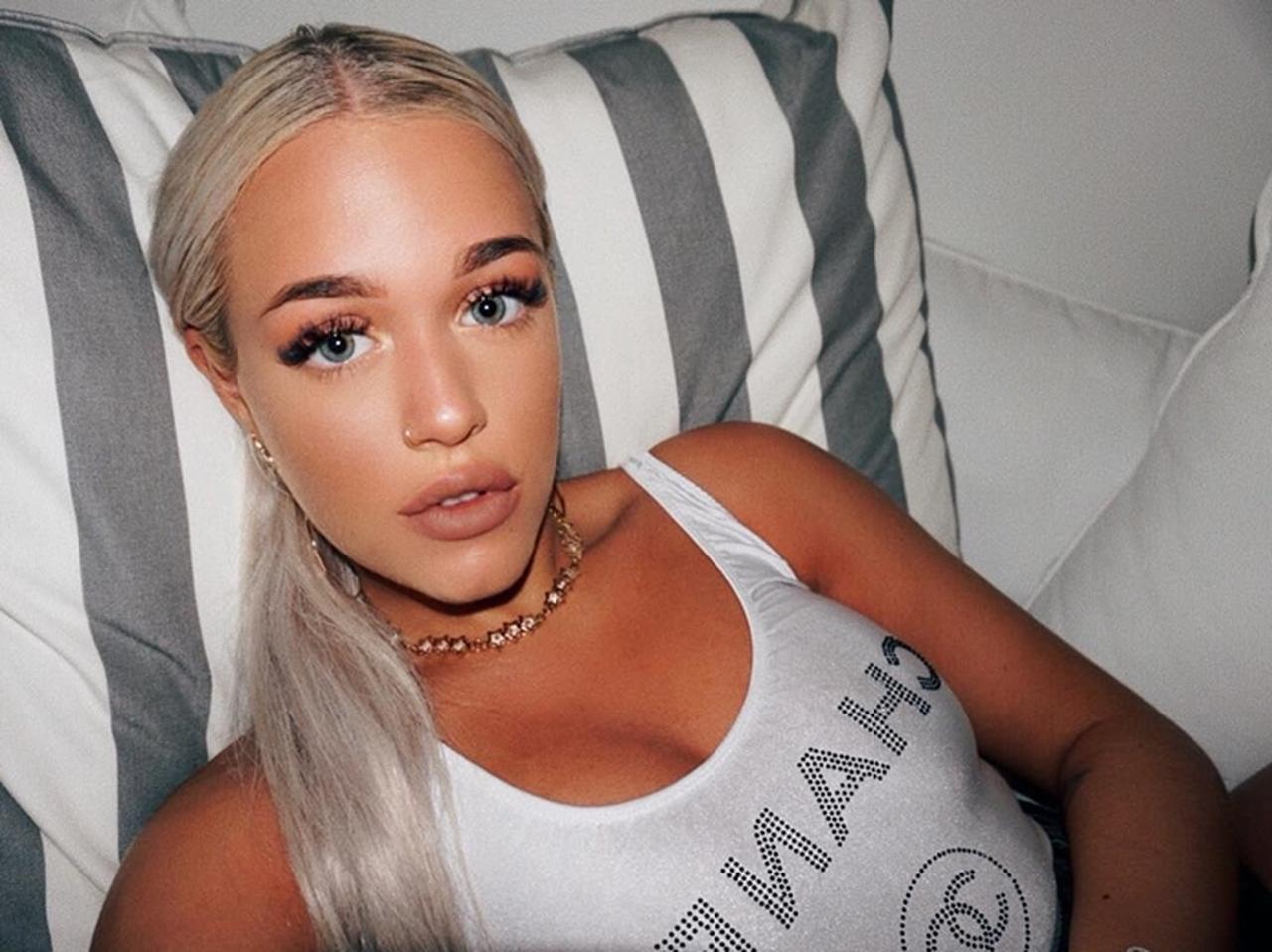 1Dルイ・トムリンソンの妹ロティ・トムリンソン、あの人の名前をタトゥーに