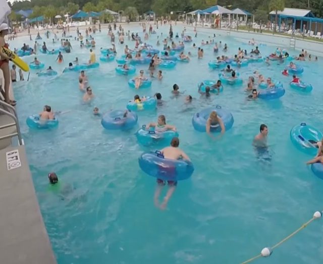 再生回数1,000万回超え！溺れた人を3秒で見つけて救出するライフガードがすごい