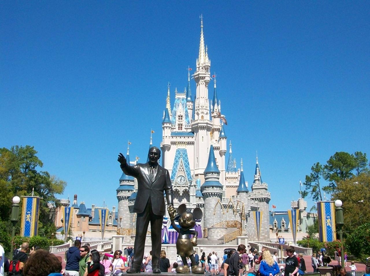 米ディズニー、「カリブの海賊」アトラクションから「性差別的」な場面をカット