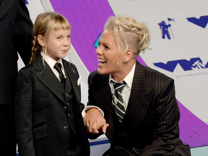 6歳娘に「自分は醜い女の子」と言われたピンクが返した感動スピーチに絶賛の嵐