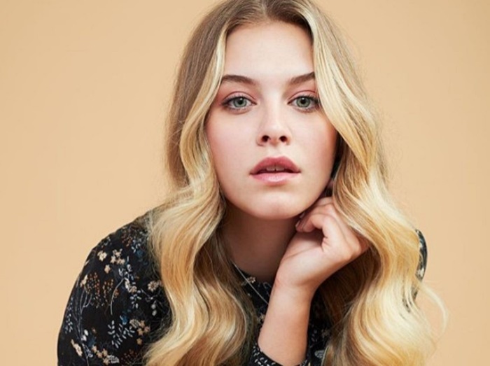 人気ドラマ『リバーデイル』出演のティエラ・スコーヴィーが婚約