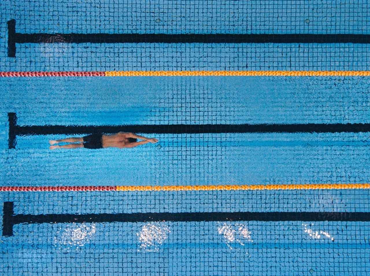 ある水泳選手が競技開始1分後に水中へ、その理由とは