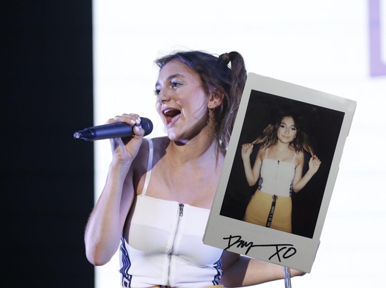 18歳でグラミー賞受賞のシンガー、デイヤの直筆サイン入り写真をプレゼント