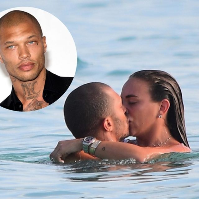 「イケメンすぎる犯罪者」が不倫相手と開き直り旅行、公の場で堂々キス