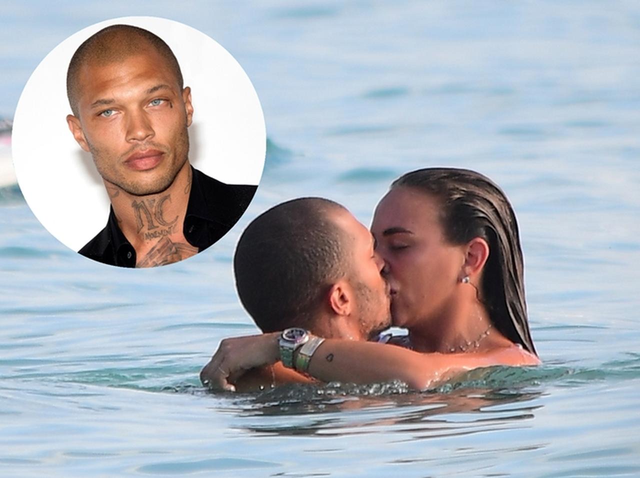 「イケメンすぎる犯罪者」が不倫相手と開き直り旅行、公の場で堂々キス