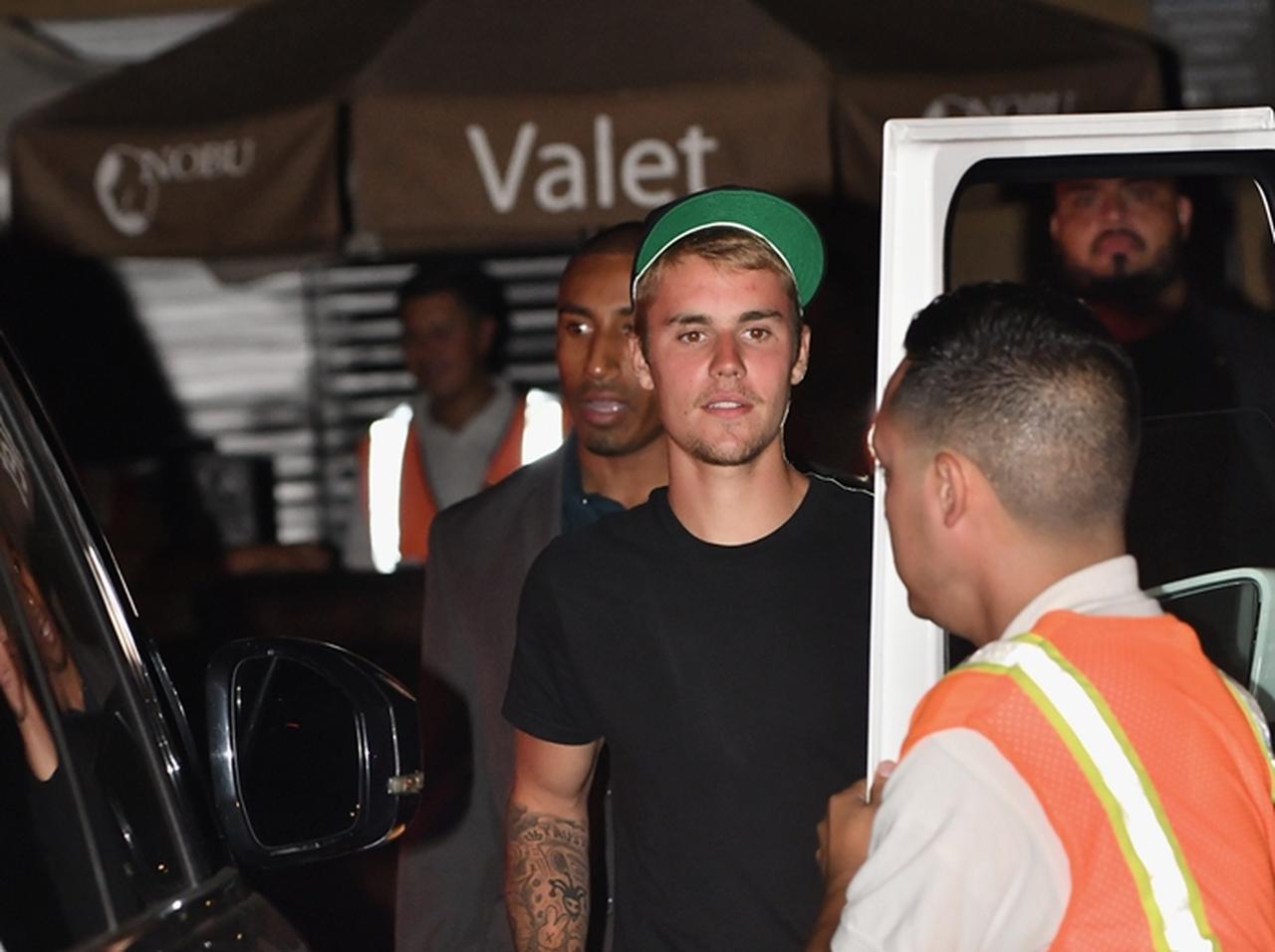 親日家ジャスティン・ビーバーが日本食レストランを訪れた際の服装が話題に