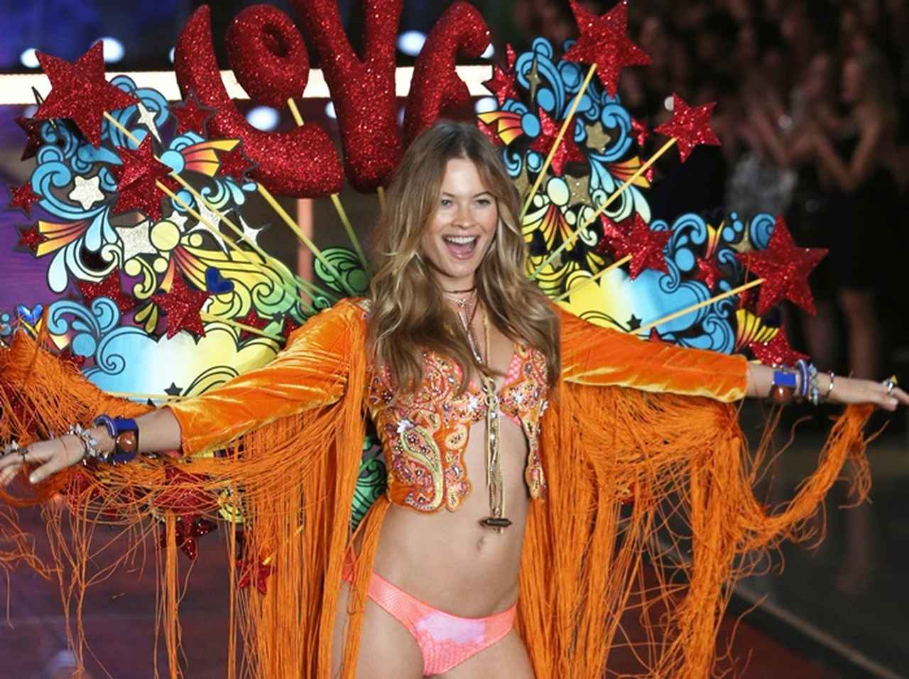 日本で購入可！人気ヴィクシーモデルがハマっているエクササイズアイテムとは？