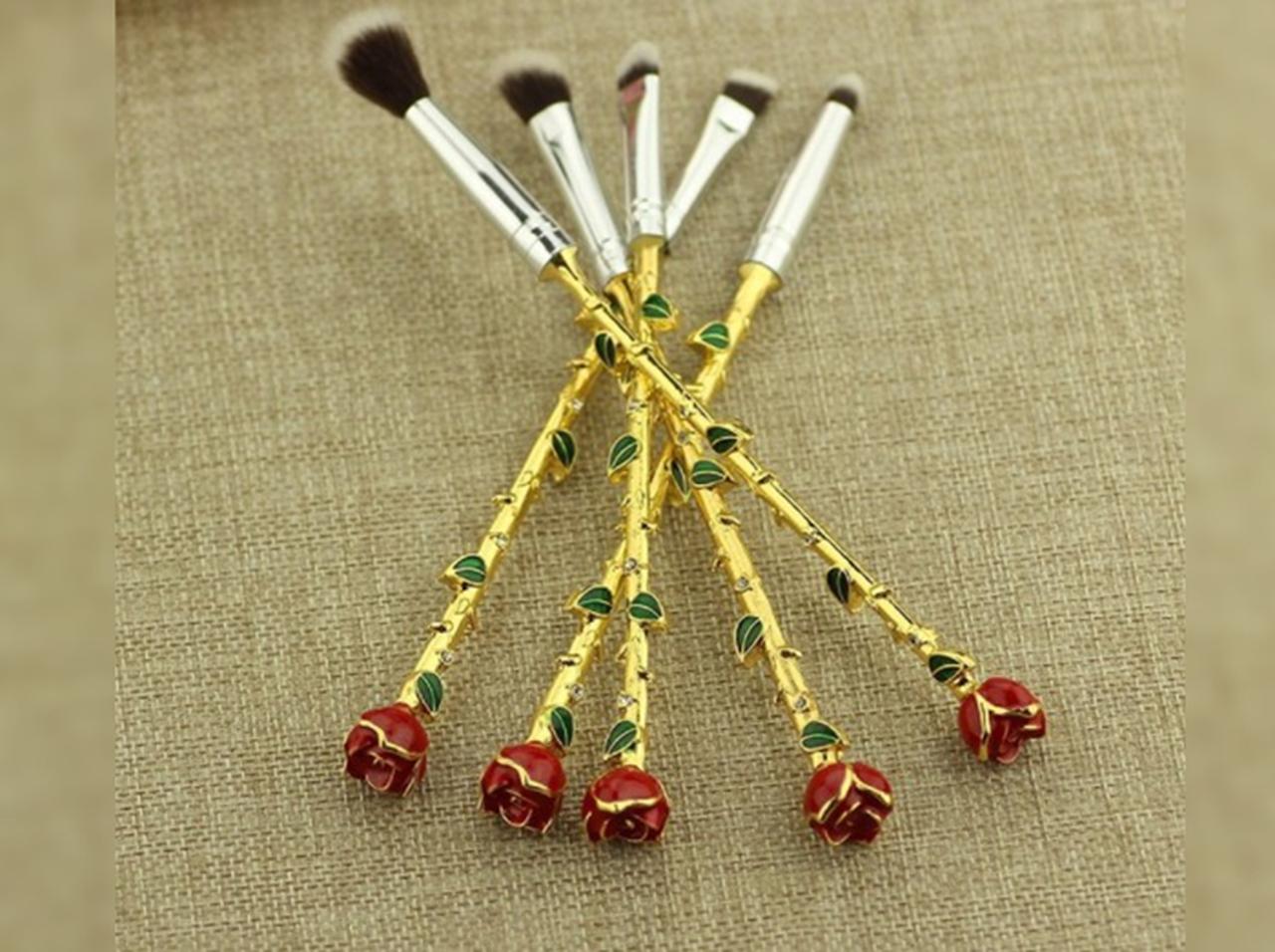 『美女と野獣』風のメイクブラシが息を飲む美しさ!進化する海外の化粧品