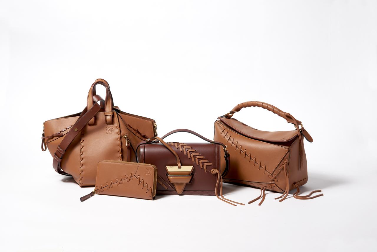 ロエベの新作、編み込みのテクニックがモダンなデザインと融合