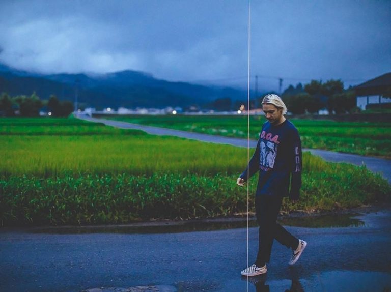 フジロックで来日した年収25億円DJディプロ、日本の田んぼに現る