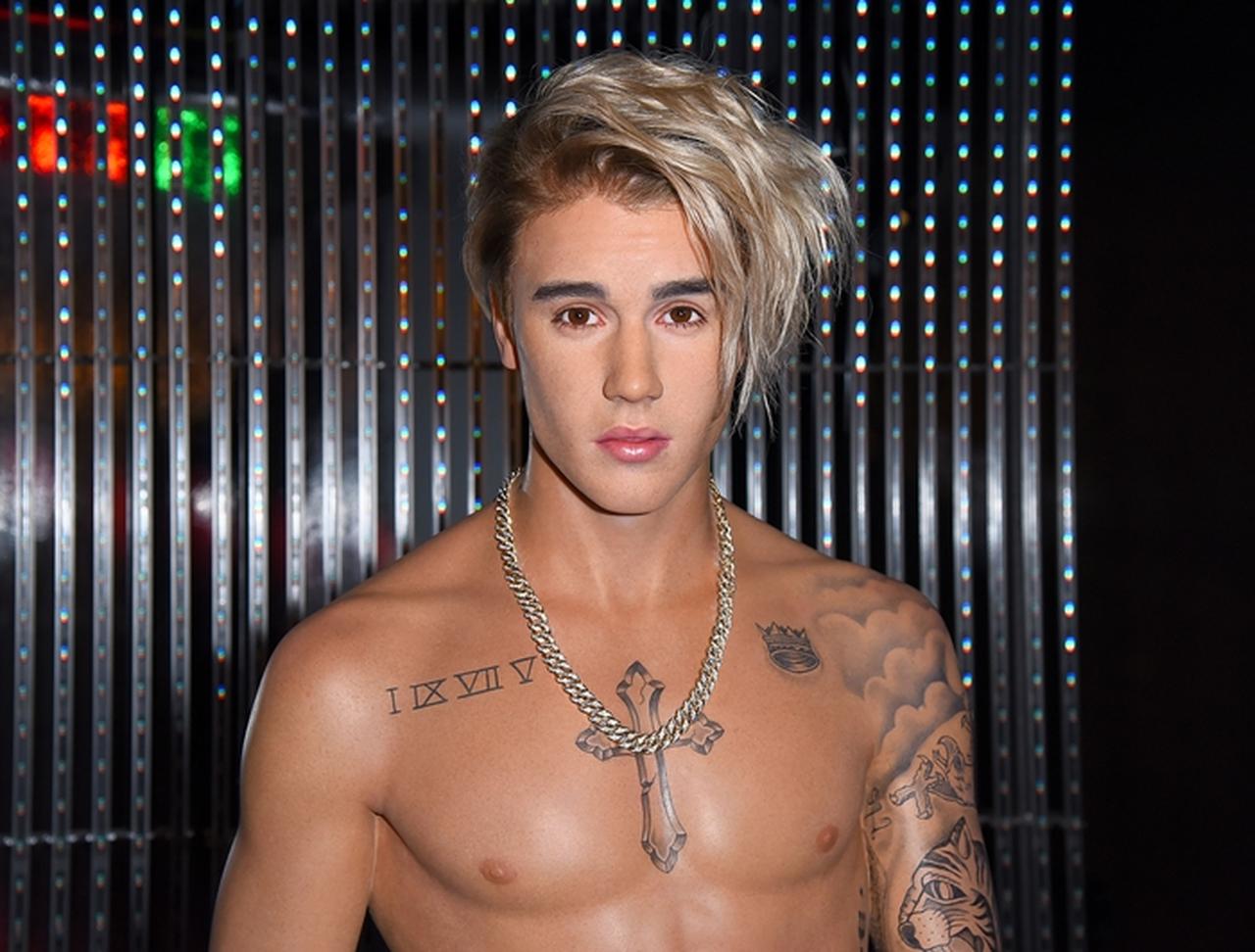 ジャスティン・ビーバーが新宿駅にやってくる!