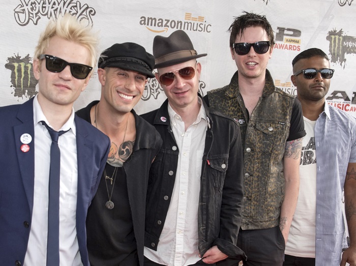 サマソニで来日するSUM41のドラマーが賞を受賞「亡くなった父に捧げる」