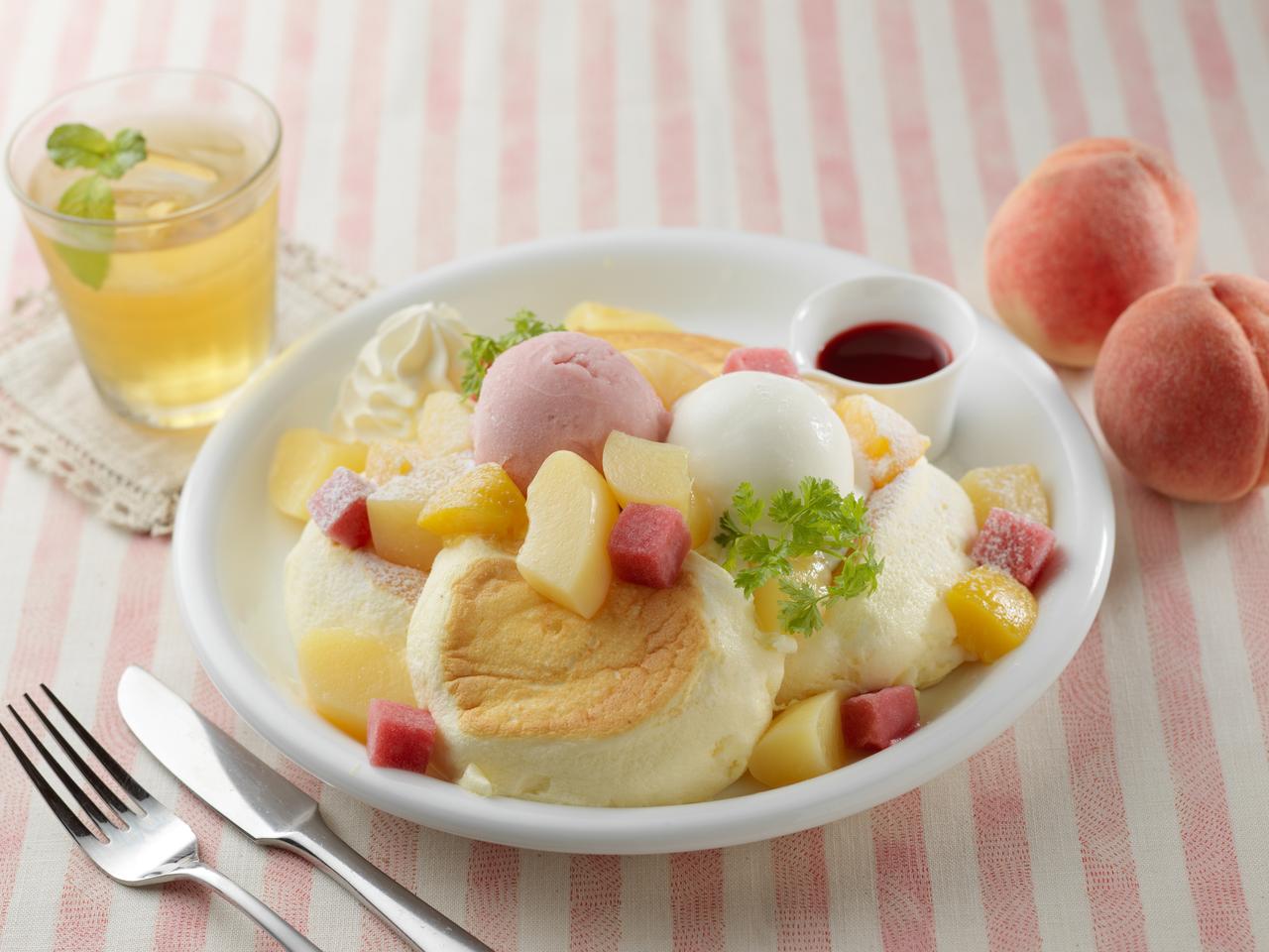 白桃まるごと１個使ったパンケーキが、ドレモルタオで販売