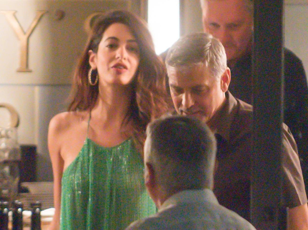 ジョージ・クルーニー、生後2ヵ月の子供を預け妻アマルとディナーデート