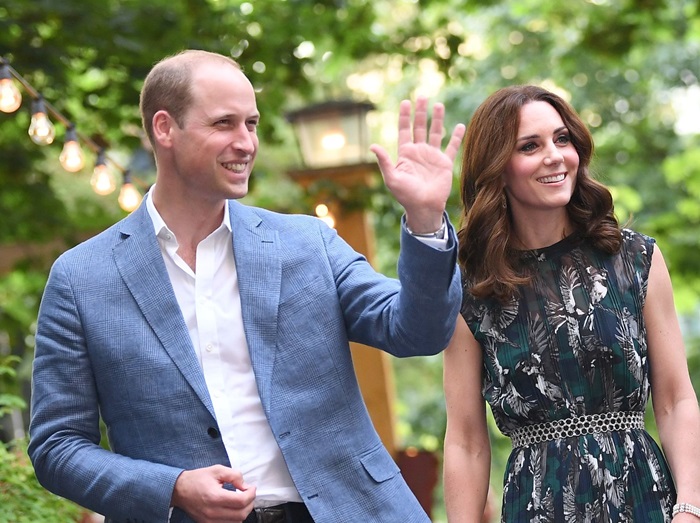 英王室が外交の時必ず持っていく「できれば着たくない」ある服って?