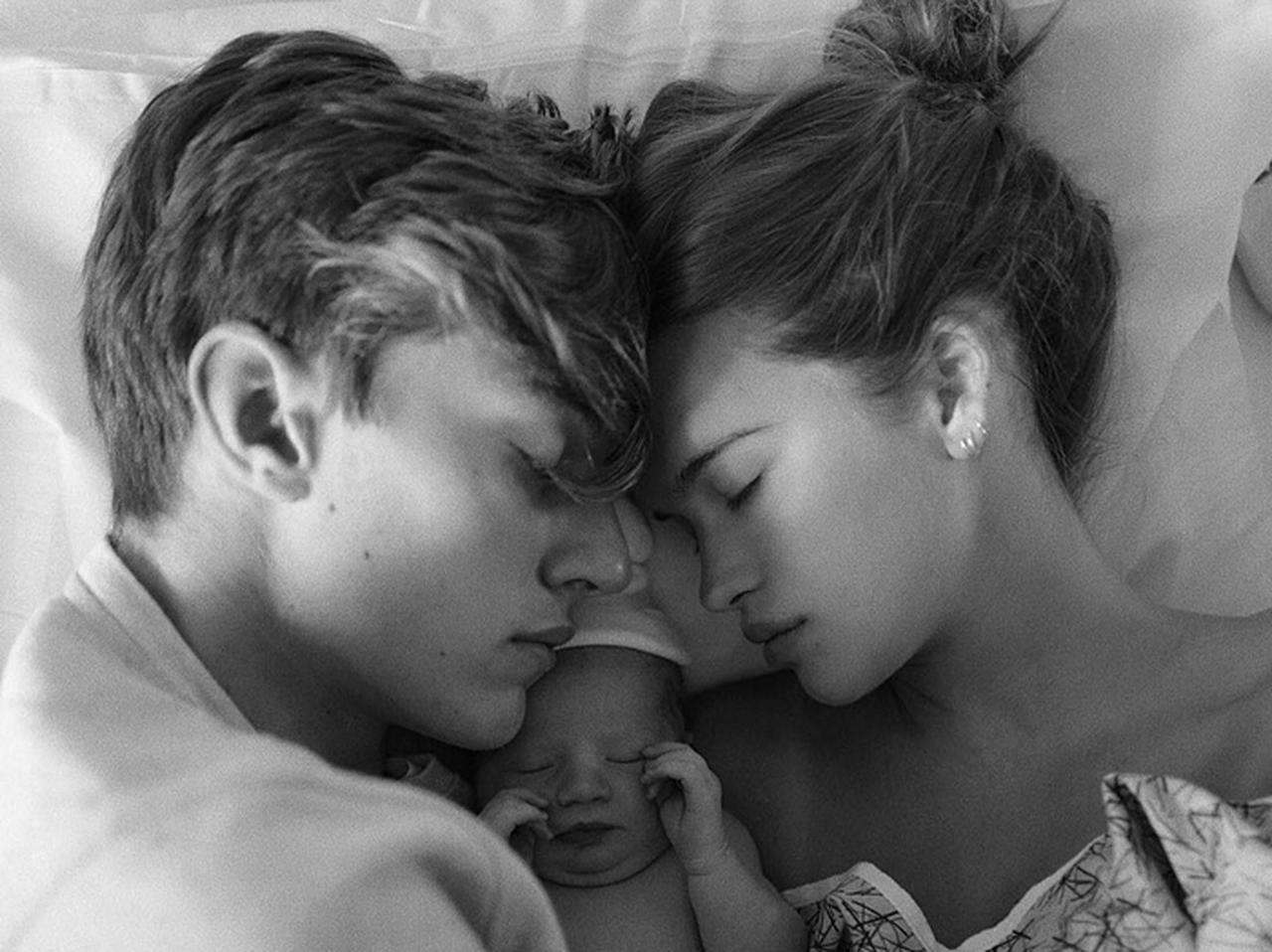 18歳で妊娠を発表したカリスマモデル、早速溺愛パパぶりを発揮