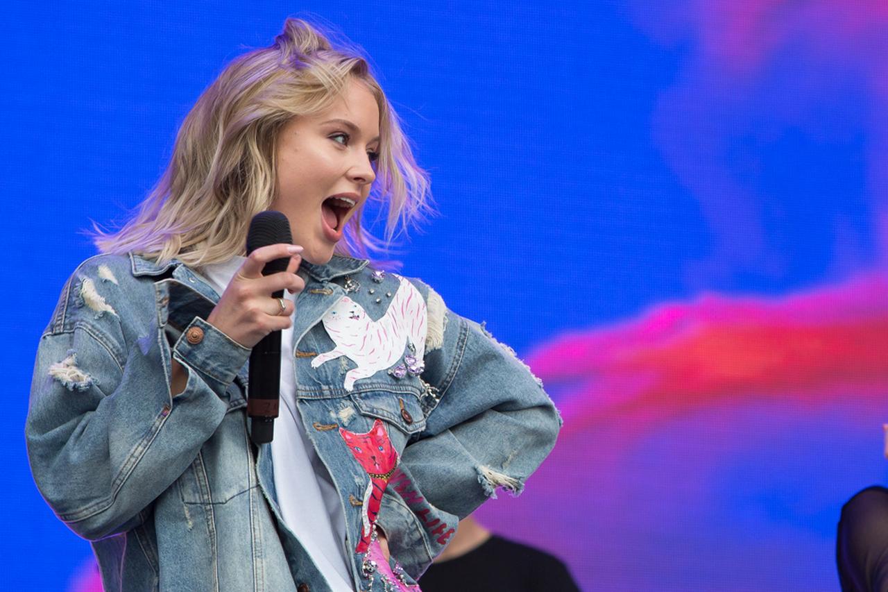 サマソニで来日するザラ・ラーソンの面白すぎるSNS投稿20選