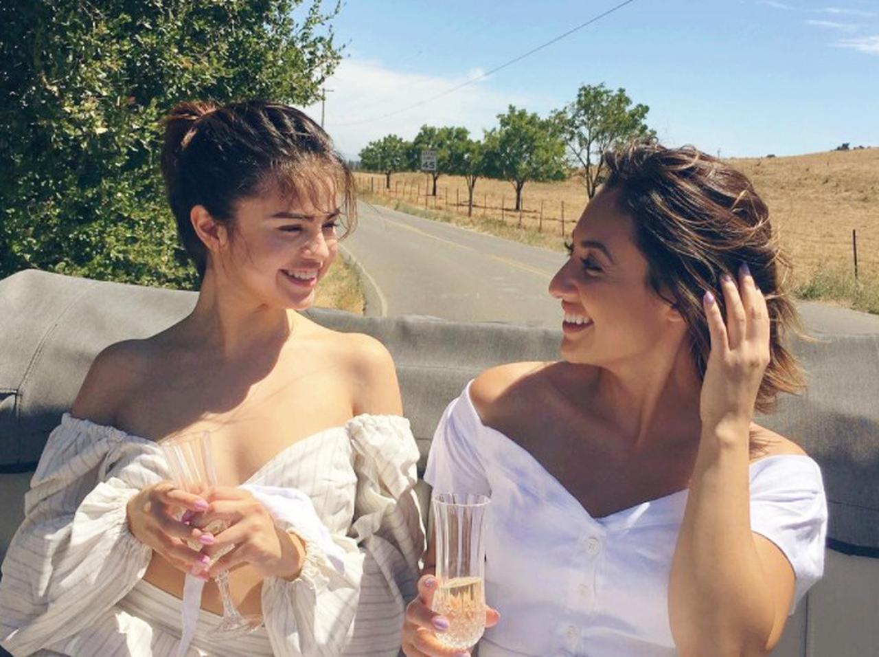 腎臓移植手術を受けたセレーナ・ゴメス、ドナーの友人女優フランシア・ライサにファンから感謝が殺到