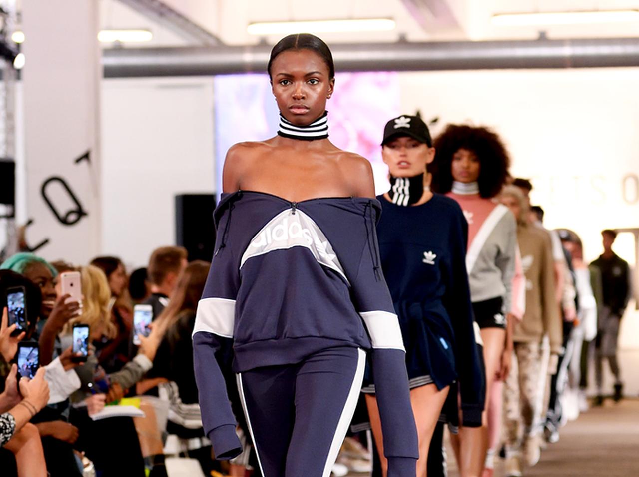 ファッション業界は人種差別的？レオミー・アンダーソンが人種による扱いの違いを暴露