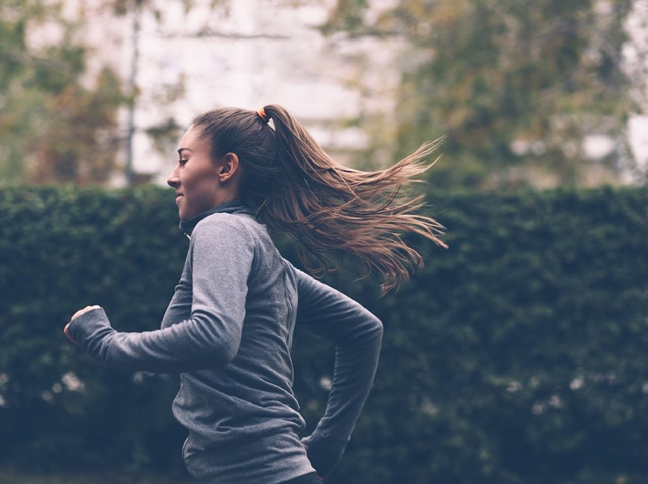 他人の家の前で「7回」も大便をして逃げたジョギング女に全米が騒然