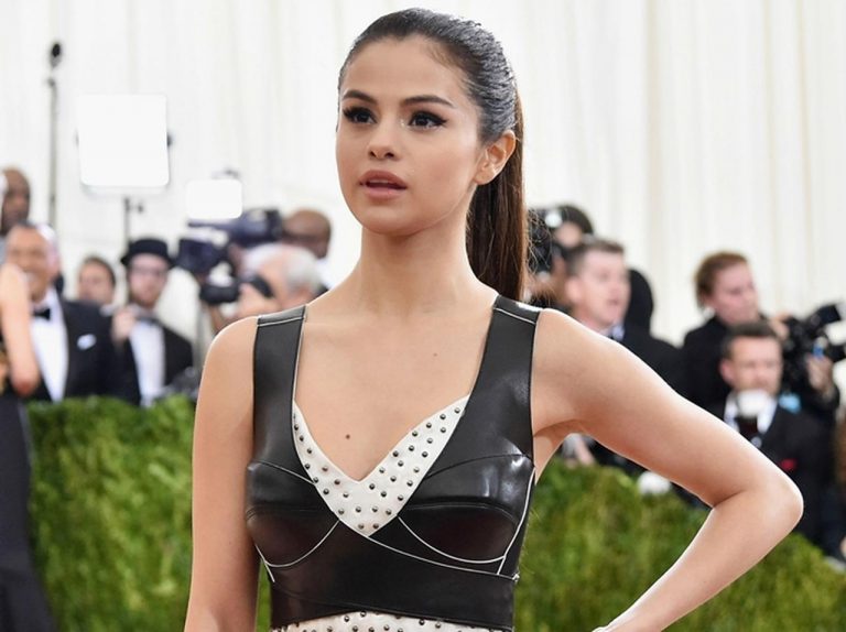 セレーナ・ゴメスがストーカー被害に、贈り物の「形」に絶句
