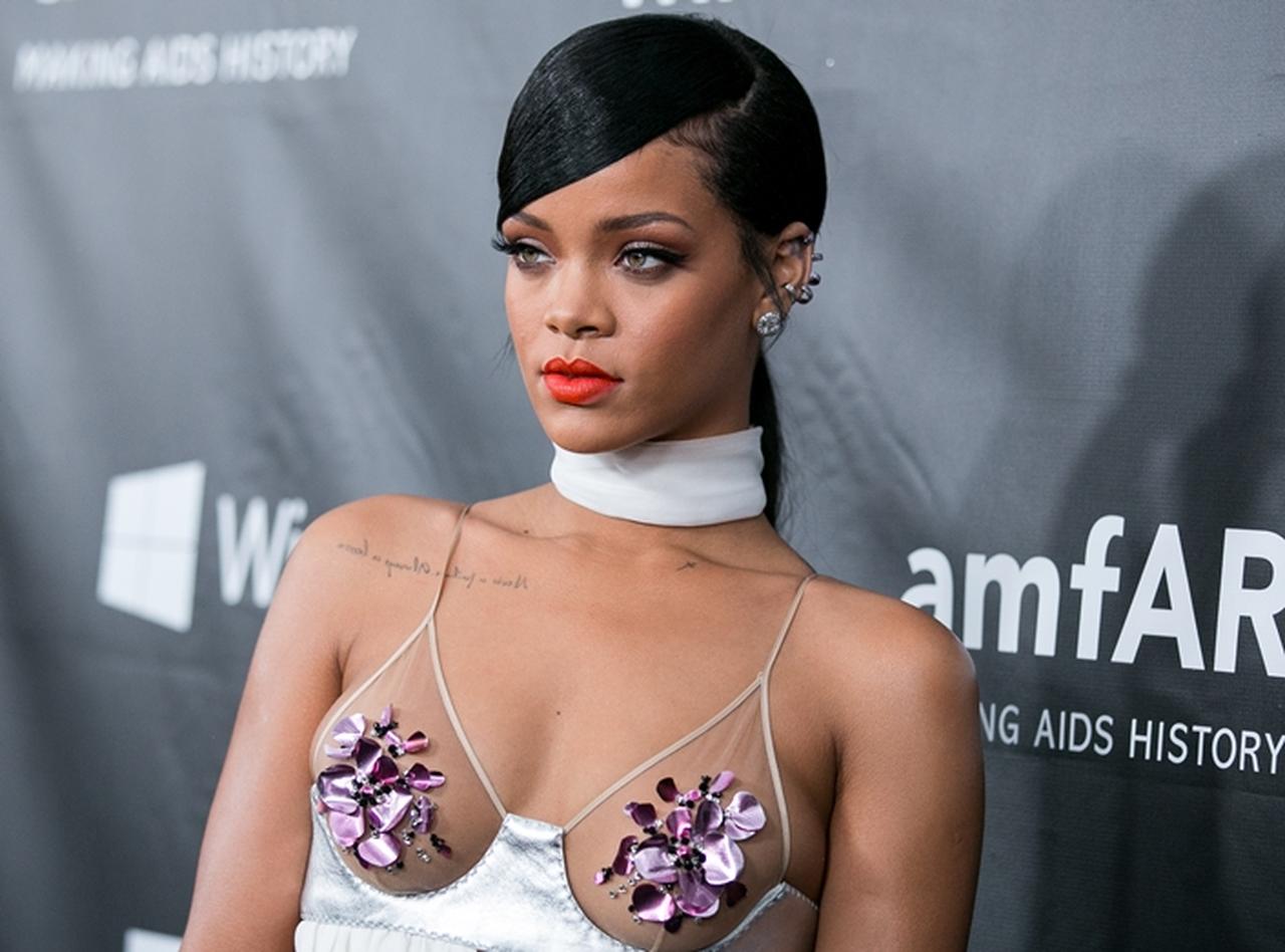 「胸が垂れる前に…」リアーナが露出度高めな衣装を着た理由が「潔い」と絶賛