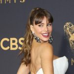 ソフィア・ベルガラに新恋人？ダン・レイノルズと手つなぎ