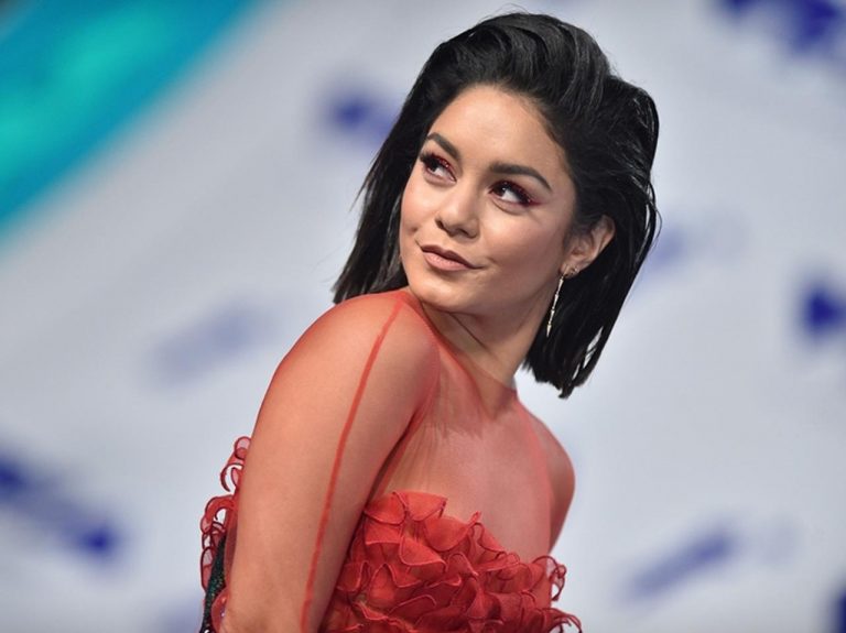 ヴァネッサ・ハジェンズ、米ダンス番組で美しい歌声と華麗なダンスを見せる