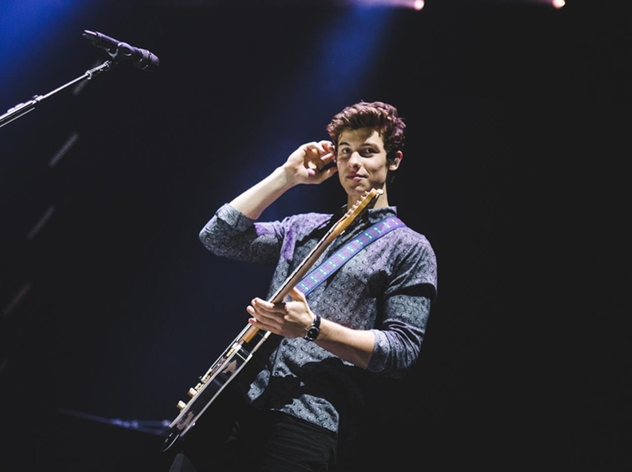 ショーン・メンデス、ドレイクのボディーガードに羽交い絞めにされる